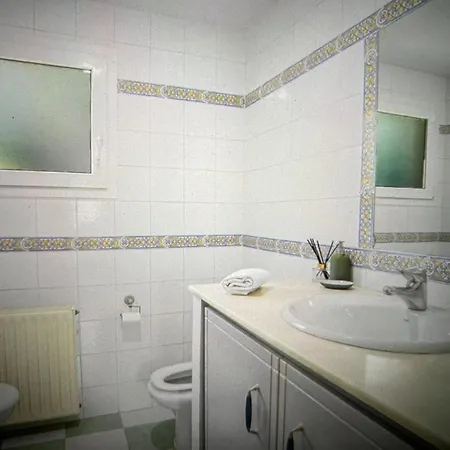 Holiday Villa And Beach Front Sea View - 5Br Refresh *