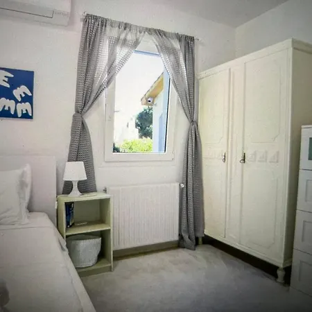 Holiday Villa And Beach Front Sea View - 5Br Refresh
