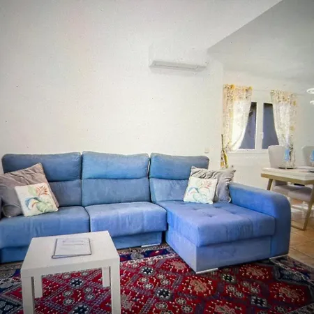 Holiday Villa And Beach Front Sea View - 5Br Refresh Villa Lloret de Mar